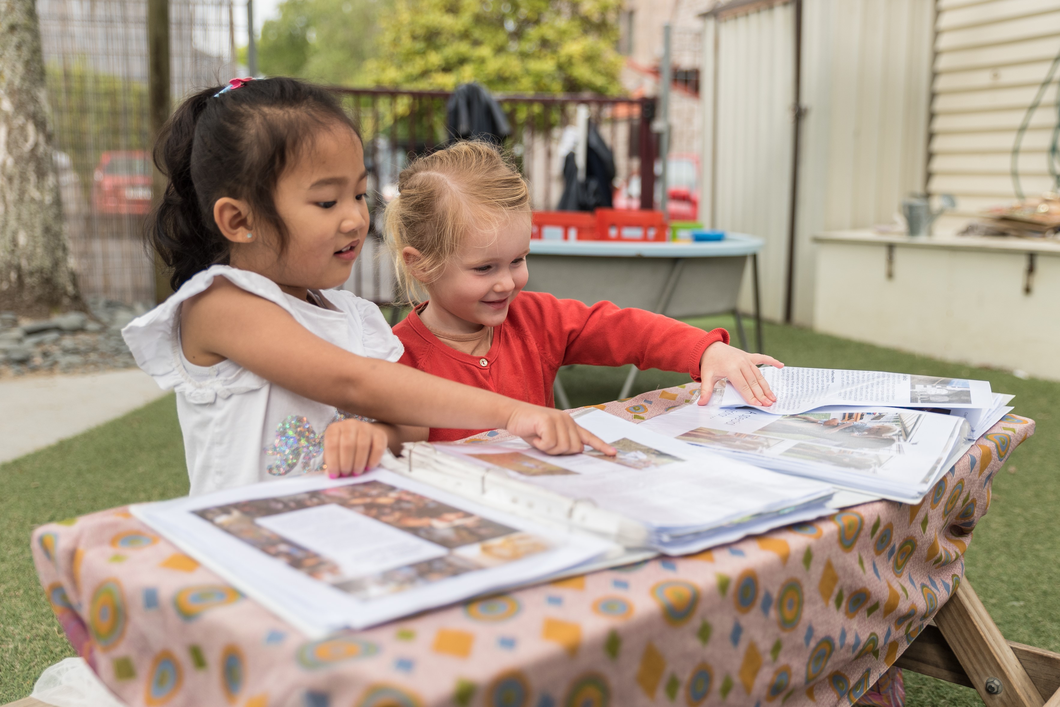 When should my child start making friends?